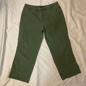 EUC Vintage Abercrombie & Fitch crop, wide leg capri pants. Army green, size 2